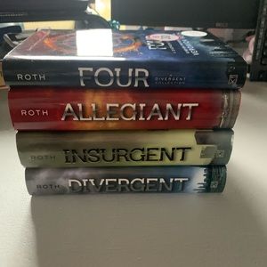 Veronica Roth “Divergent” Book Bundle
